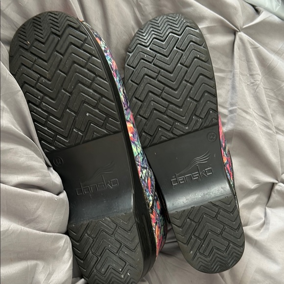 Dansko Red and Pink Mules Vibrant Floral Design size42 11.5-12 women - Picture 3 of 10